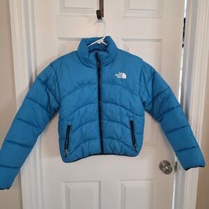 The North Face Women's Blue Puffer Jacket In Excellent condition.  TNF Windwall